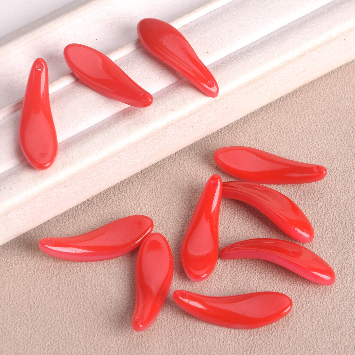Long Petal Shape 10pcs 27x8mm  - огляд і ціна Jewelry Making Drill